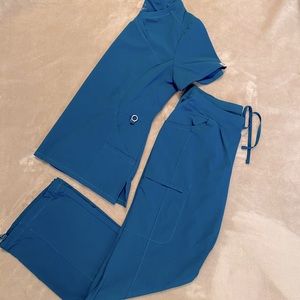 Cherokee infinity scrub set